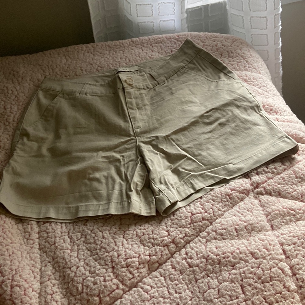 Women’s khaki shorts!